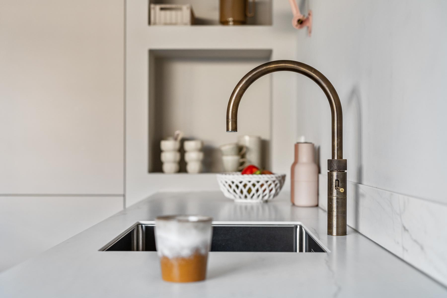 Strakke moderne woonkeuken | Koopman Keukendesign