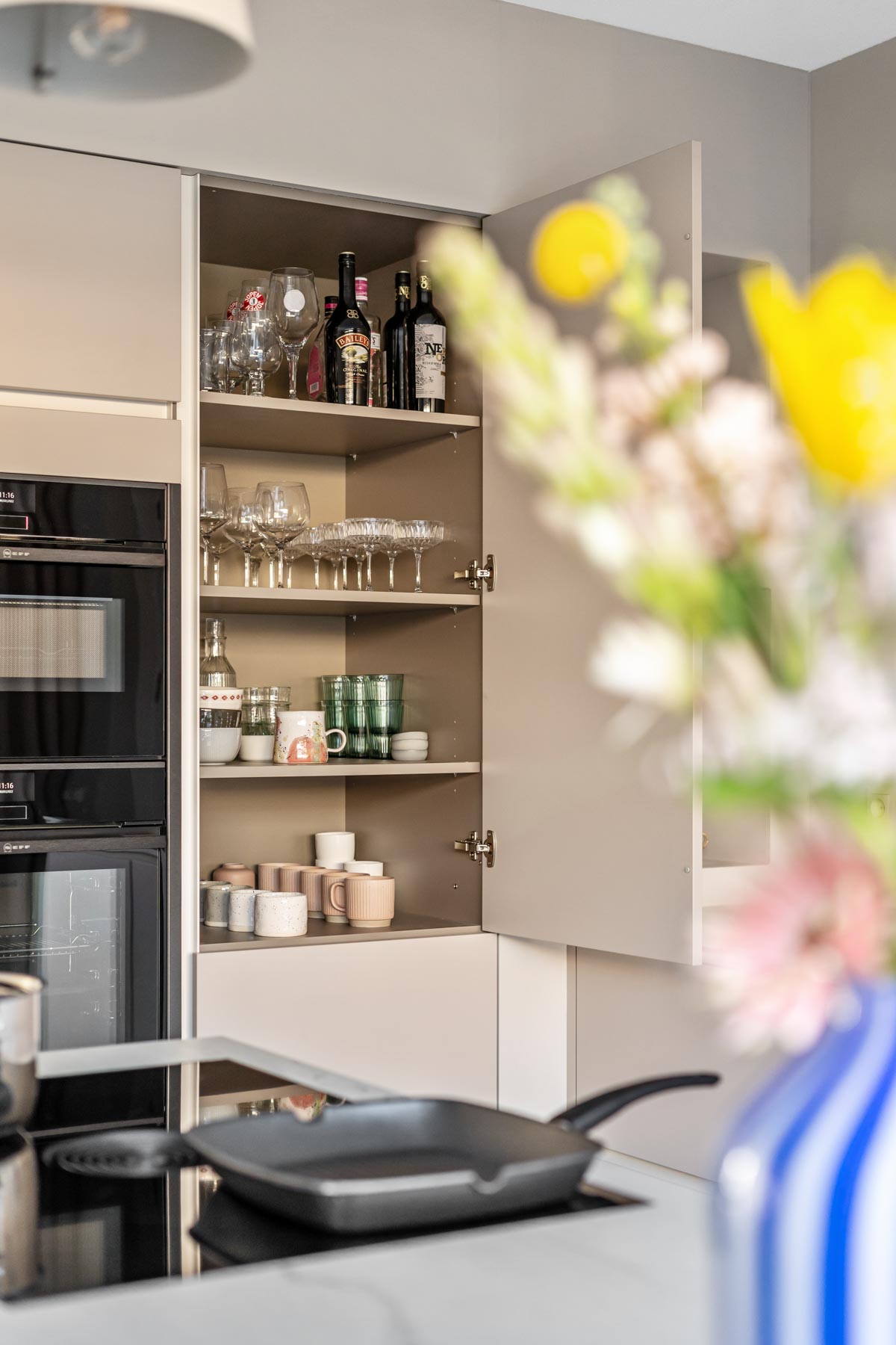 Strakke moderne woonkeuken | Koopman Keukendesign