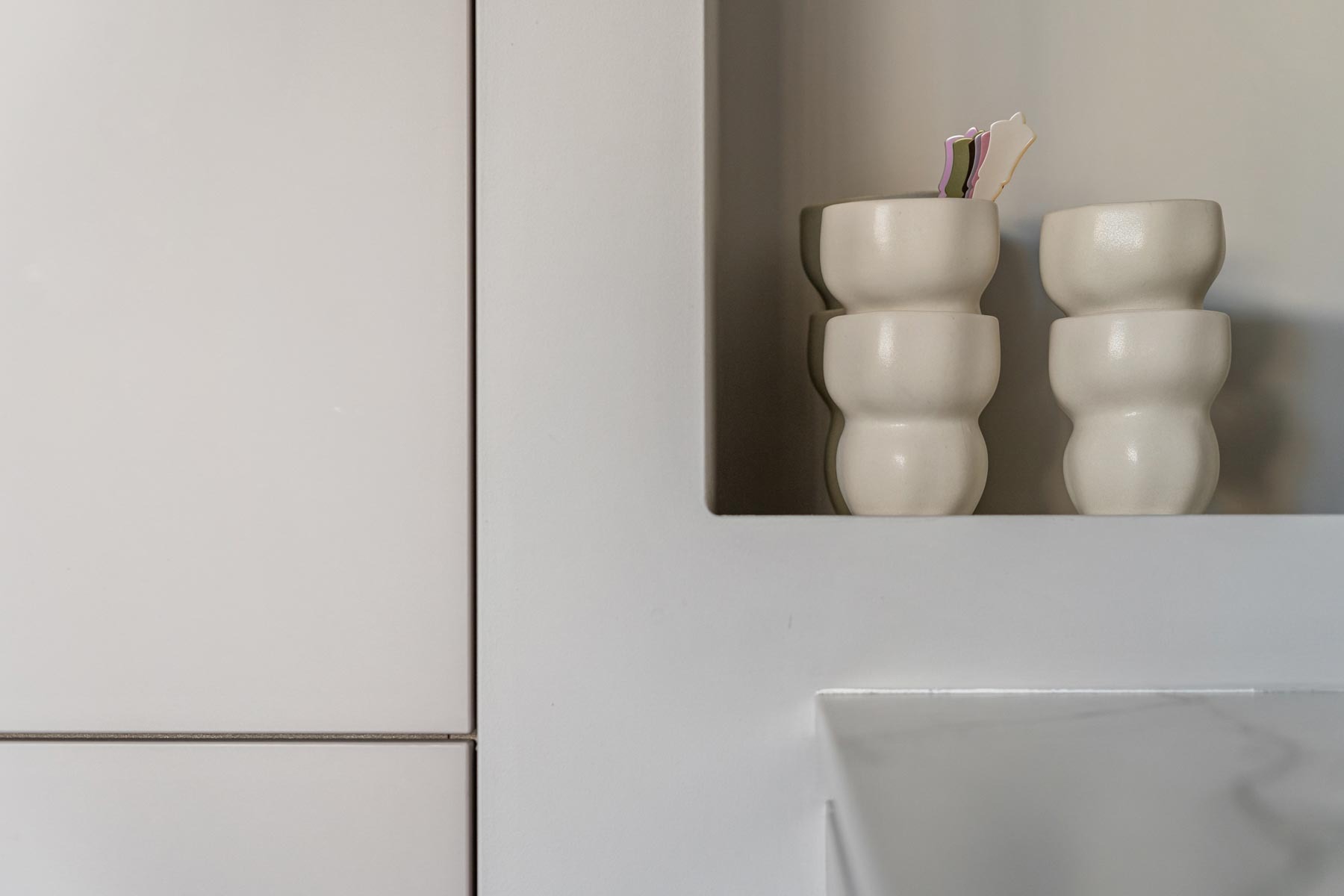Strakke moderne woonkeuken | Koopman Keukendesign