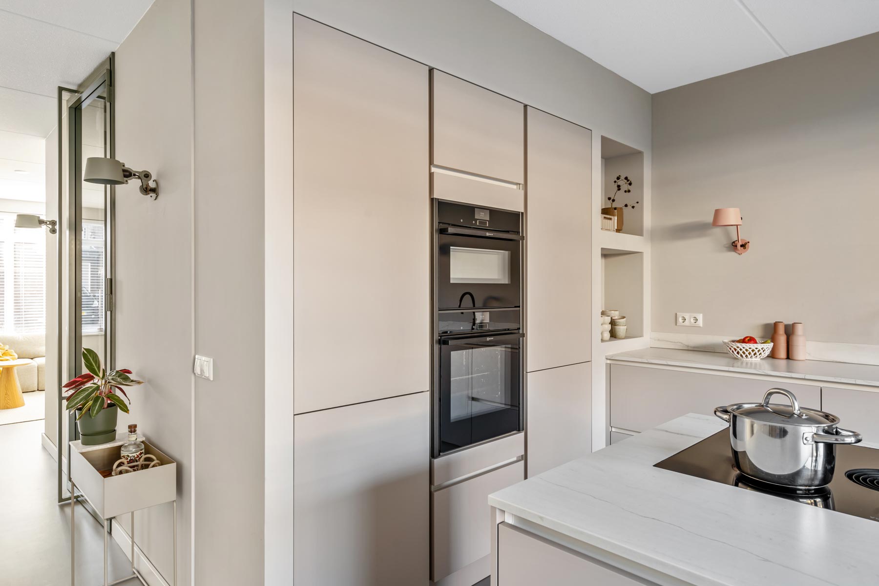 Strakke moderne woonkeuken | Koopman Keukendesign
